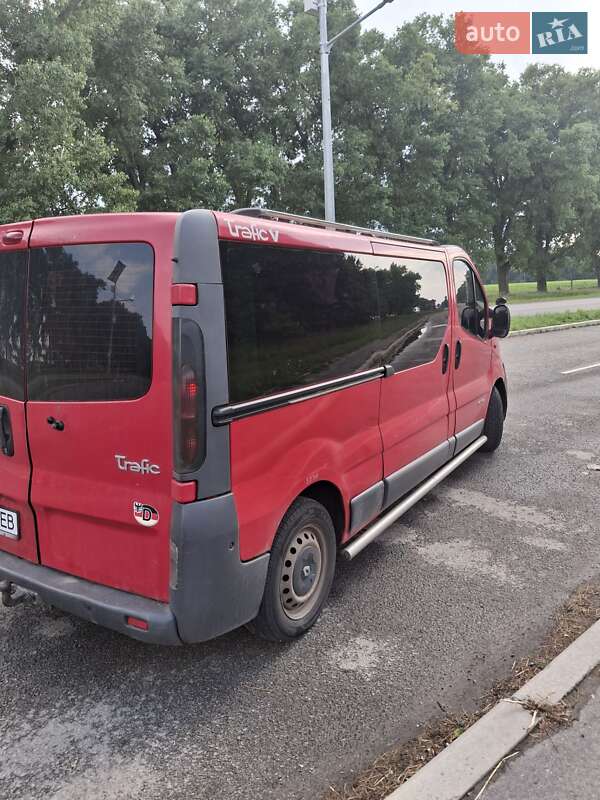 Минивэн Renault Trafic 2002 в Ромнах