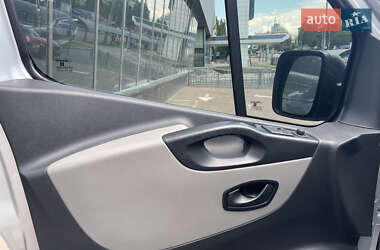 Мінівен Renault Trafic 2015 в 