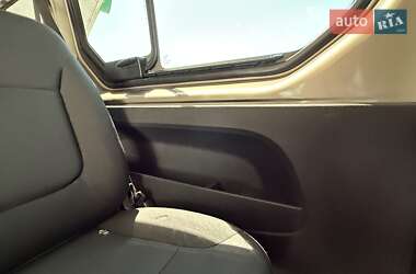 Минивэн Renault Trafic 2015 в 