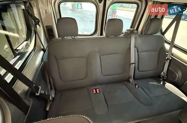 Минивэн Renault Trafic 2015 в 