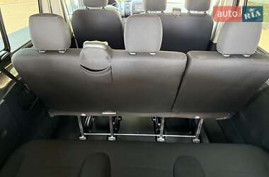 Минивэн Renault Trafic 2015 в 