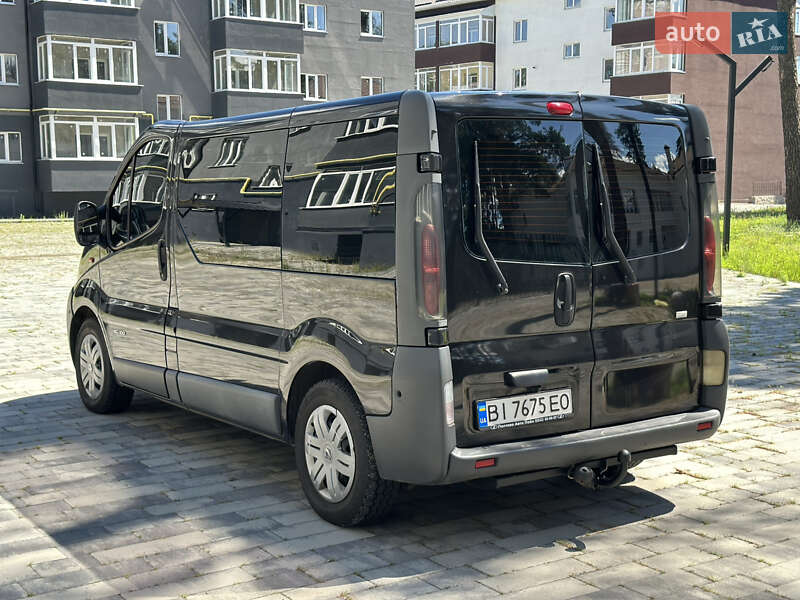 Минивэн Renault Trafic 2005 в Ахтырке