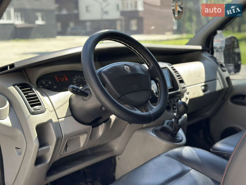 Минивэн Renault Trafic 2005 в Ахтырке