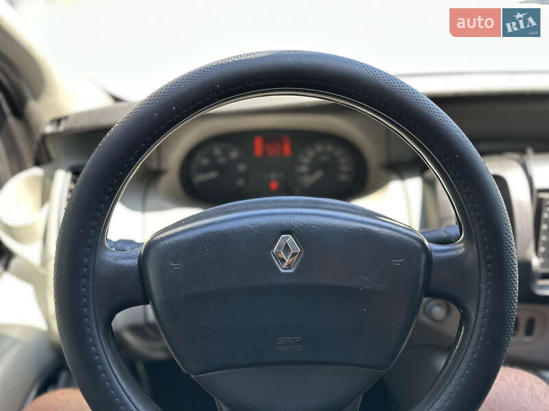 Минивэн Renault Trafic 2005 в Ахтырке
