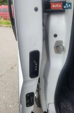 Минивэн Renault Trafic 2004 в 