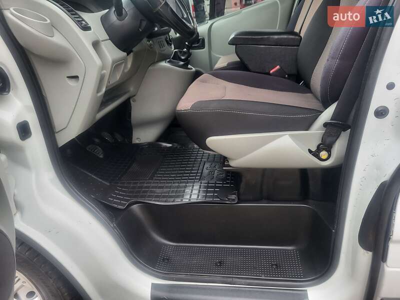 Мінівен Renault Trafic 2004 в Хмельницькому