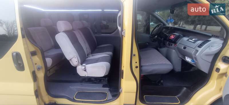 Минивэн Renault Trafic 2004 в Кривом Роге