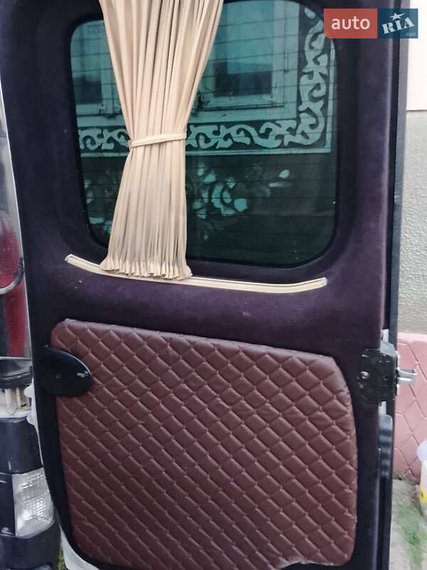 Мінівен Renault Trafic 2006 в Кельменцях