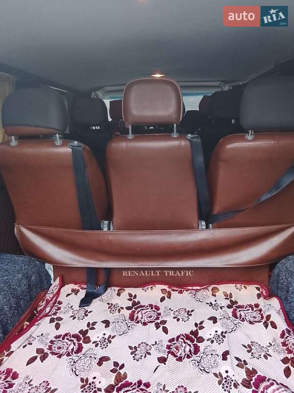 Мінівен Renault Trafic 2006 в Кельменцях