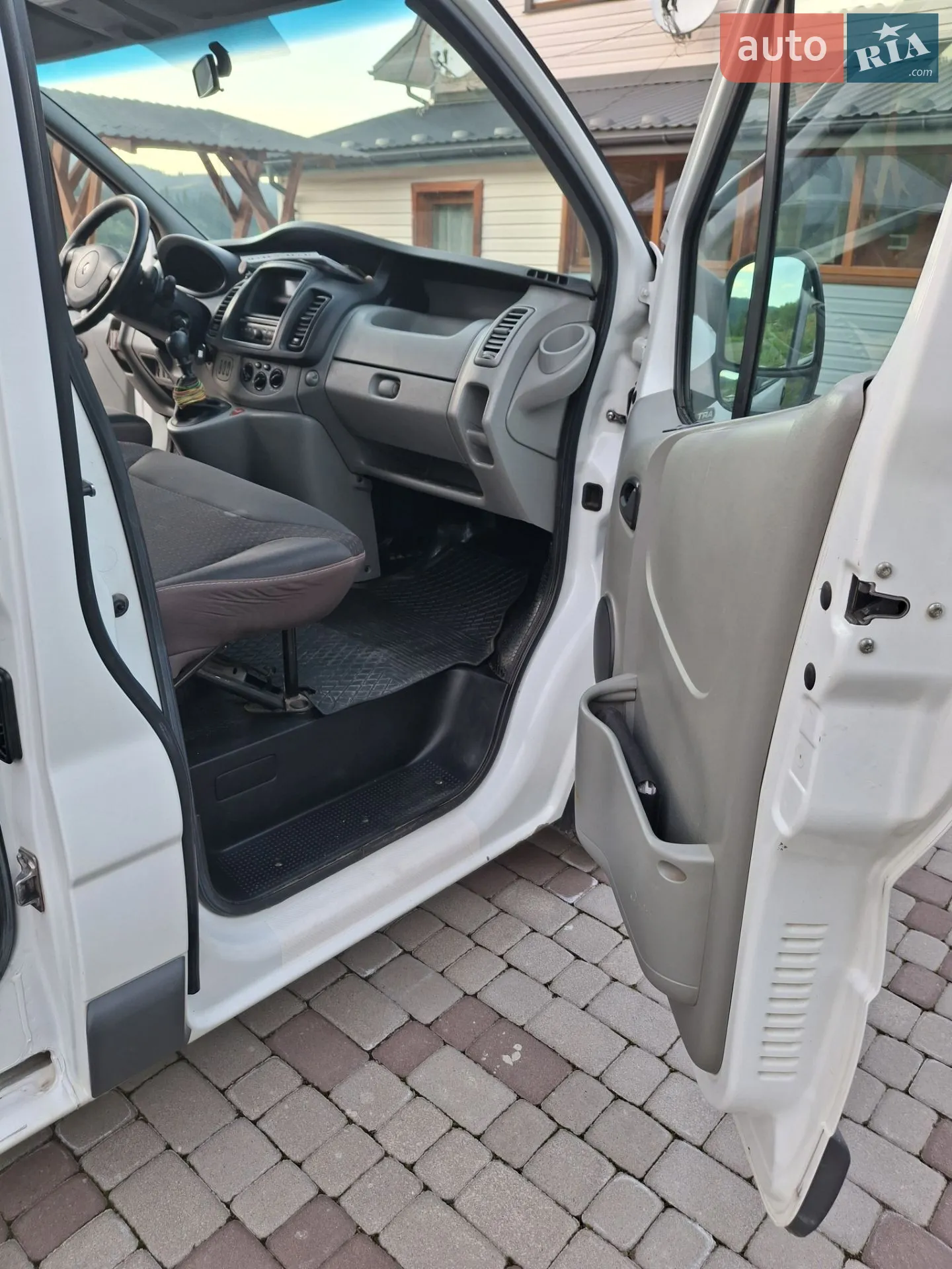 2012 Renault Trafic - мініатюра 2