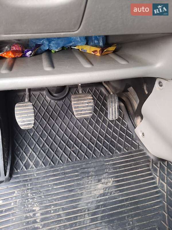 Минивэн Renault Trafic 2012 в Славском фото 13 Минивэн Renault Trafic 2012 в Славском