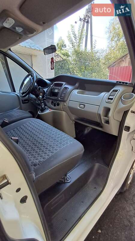 Мінівен Renault Trafic 2013 в Кам'янець-Подільському