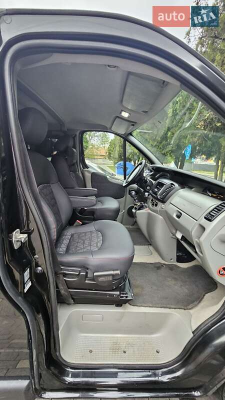 Минивэн Renault Trafic 2006 в Ужгороде