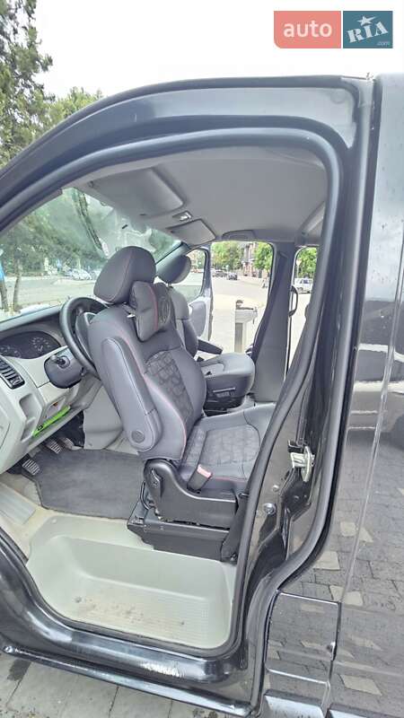 Минивэн Renault Trafic 2006 в Ужгороде