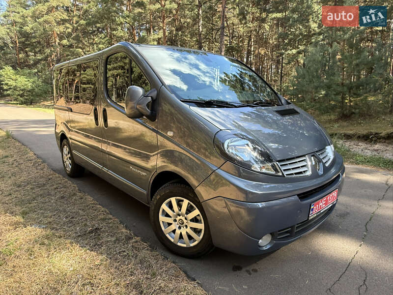 Минивэн Renault Trafic 2014 в 