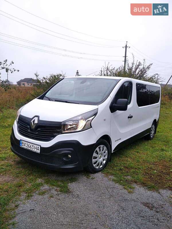 Минивэн Renault Trafic 2016 в 