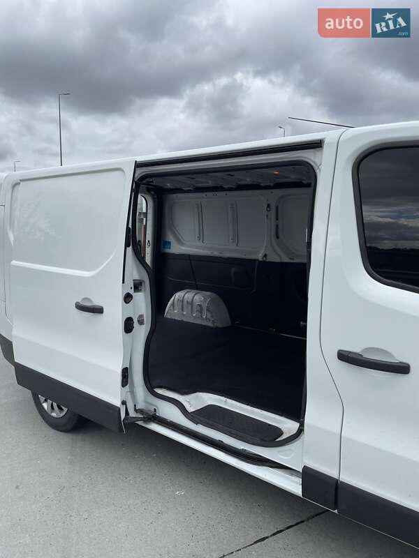 Вантажний фургон Renault Trafic 2018 в Полтаві