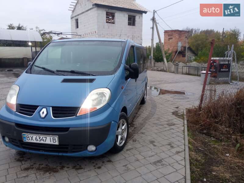Мінівен Renault Trafic 2007 в Острозі фото Мінівен Renault Trafic 2007 в Острозі
