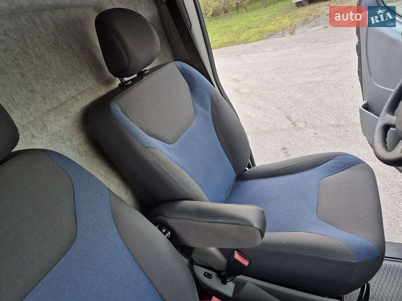 Грузовой фургон Renault Trafic 2013 в Радивилове