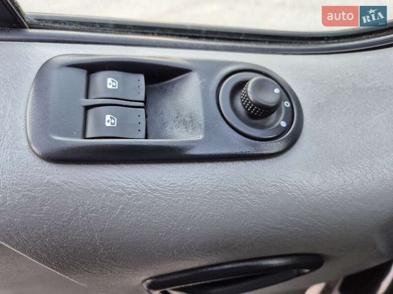 Грузовой фургон Renault Trafic 2013 в Радивилове