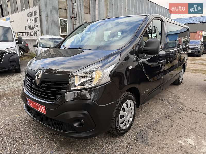 Минивэн Renault Trafic 2016 в 