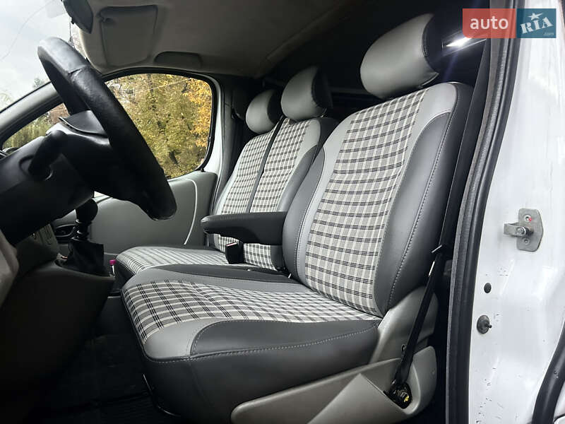 Мінівен Renault Trafic 2006 в Хмільнику