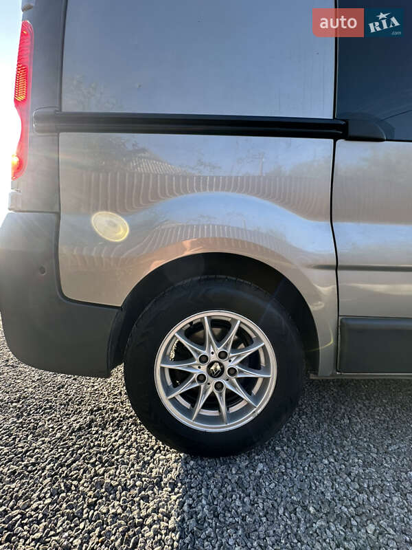 Минивэн Renault Trafic 2011 в Калиновке фото 14 Минивэн Renault Trafic 2011 в Калиновке