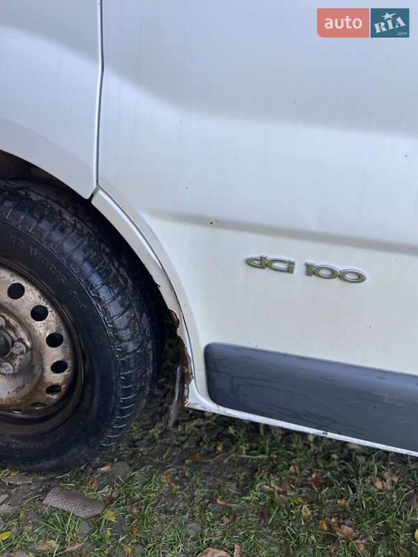 Мінівен Renault Trafic 2004 в Косові