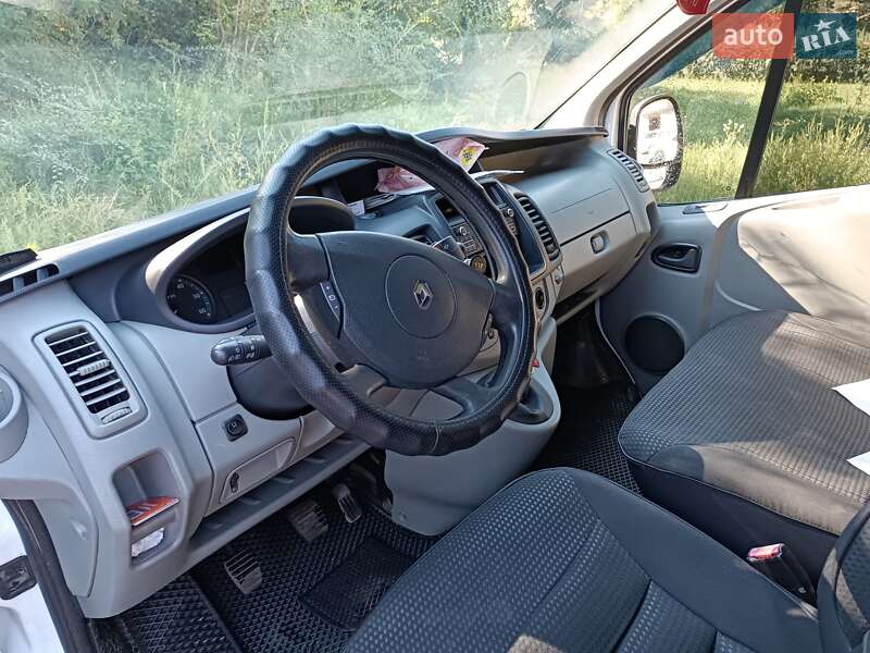 Грузопассажирский фургон Renault Trafic 2013 в Харькове фото 17 Грузопассажирский фургон Renault Trafic 2013 в Харькове