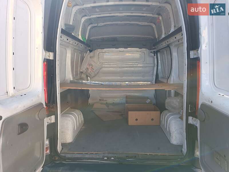 Грузопассажирский фургон Renault Trafic 2013 в Харькове фото 11 Грузопассажирский фургон Renault Trafic 2013 в Харькове