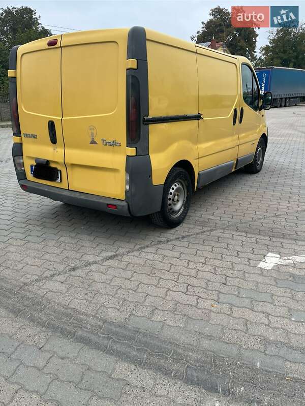 Грузовой фургон Renault Trafic 2002 в Городке