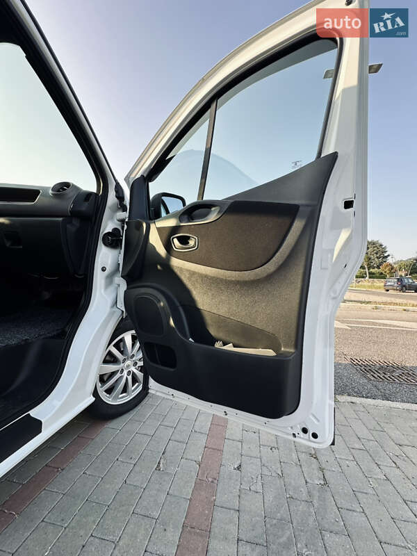 Мінівен Renault Trafic 2015 в Чернівцях