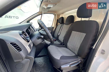 Грузовой фургон Renault Trafic 2018 в  фото 17 Грузовой фургон Renault Trafic 2018 в