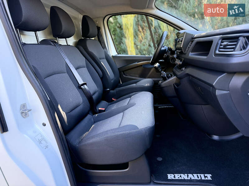 Вантажний фургон Renault Trafic 2023 в Самборі