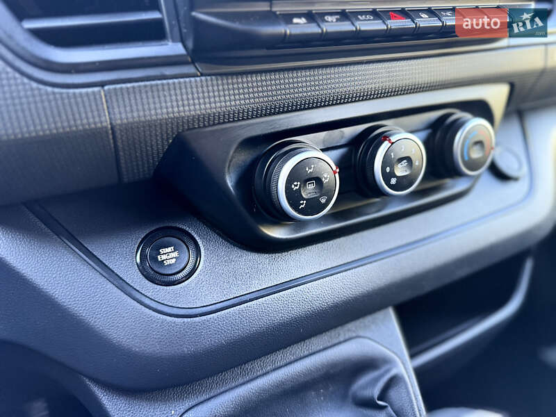 Вантажний фургон Renault Trafic 2023 в Самборі