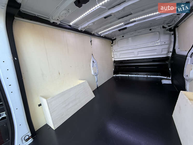 Вантажний фургон Renault Trafic 2023 в Самборі