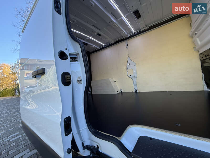 Вантажний фургон Renault Trafic 2023 в Самборі