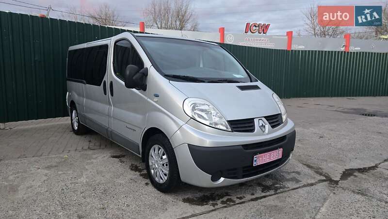 Минивэн Renault Trafic 2012 в 