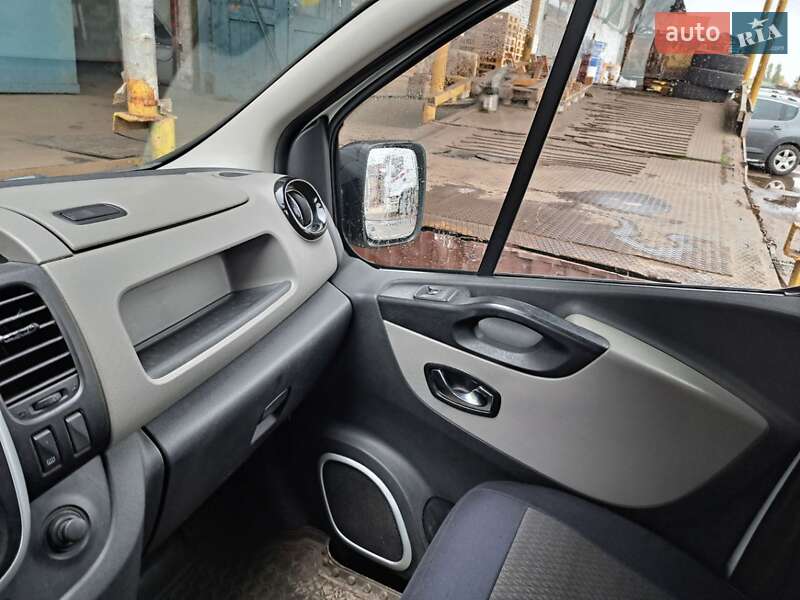 Грузовой фургон Renault Trafic 2017 в Киеве фото 5 Грузовой фургон Renault Trafic 2017 в Киеве