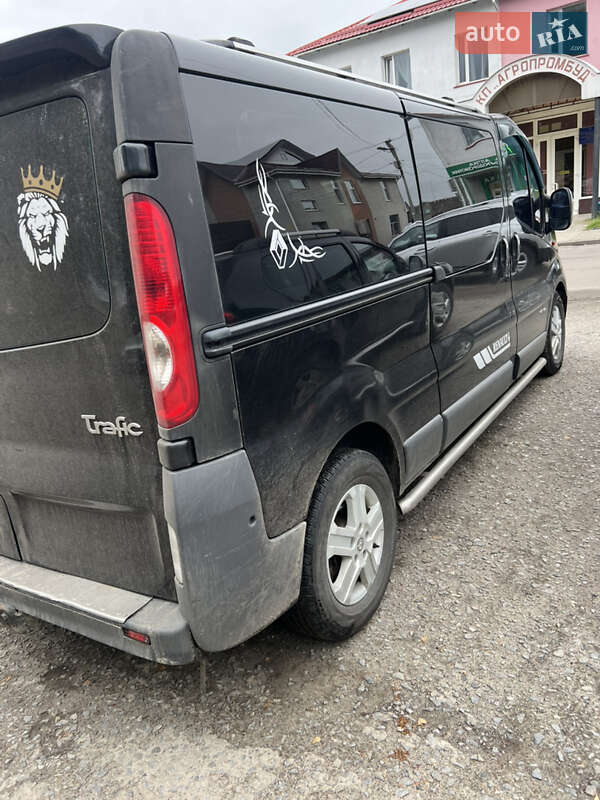 Минивэн Renault Trafic 2006 в Сарнах