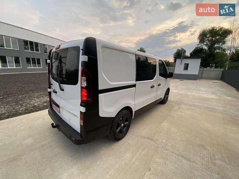 Грузовой фургон Renault Trafic 2015 в Киеве