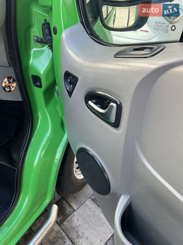 Минивэн Renault Trafic 2013 в Дубно