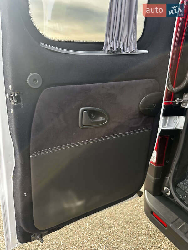 Минивэн Renault Trafic 2022 в Киеве фото 27 Минивэн Renault Trafic 2022 в Киеве