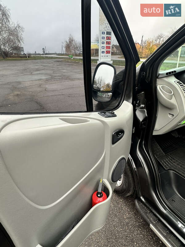 Минивэн Renault Trafic 2012 в Миргороде фото 19 Минивэн Renault Trafic 2012 в Миргороде