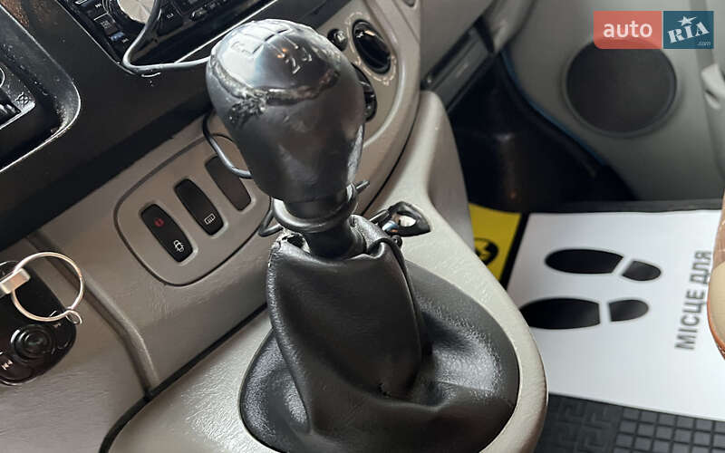 Минивэн Renault Trafic 2003 в Стрые