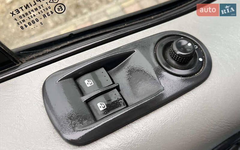 Минивэн Renault Trafic 2003 в Стрые