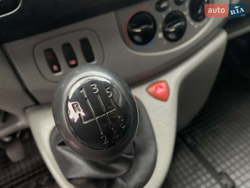 Минивэн Renault Trafic 2007 в Ровно