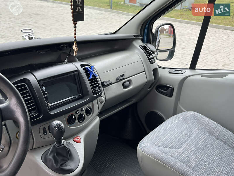 Мінівен Renault Trafic 2005 в Здолбуніві