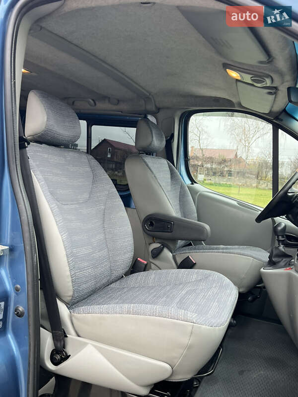 Мінівен Renault Trafic 2005 в Здолбуніві