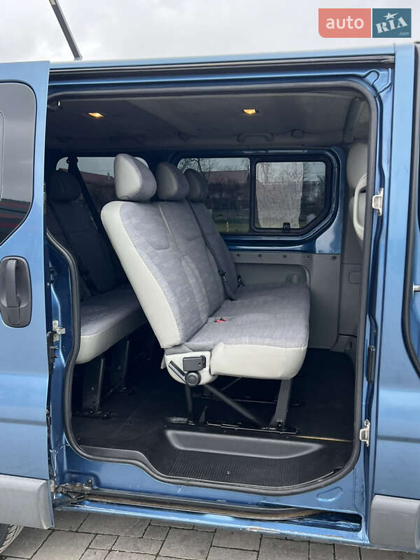 Мінівен Renault Trafic 2005 в Здолбуніві